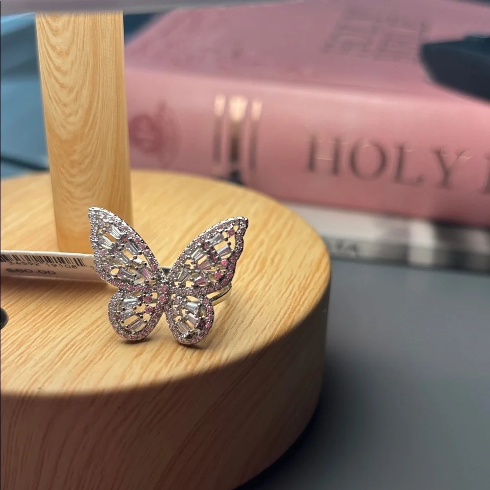 NWT Butterfly Statement Ring Size 6